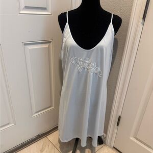 Vintage secret treasures Elegant light blue Embroidered Nightgown size large